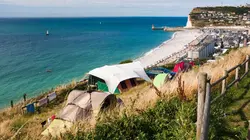 90' Enquêtes S14E301 Drague, soirées et naturisme : enquête sur la folie du camping