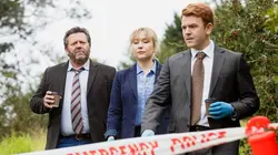 Brokenwood S05E02 Jeu, set et macchabée