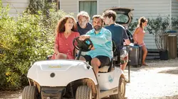 Camping Paradis S12E02 Allumer le camping