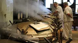 Comment ça marche ? Road Rollers, Canned Bread & Vertu Phones