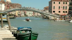 Comment ça marche ? Road Rollers, Canned Bread & Vertu Phones