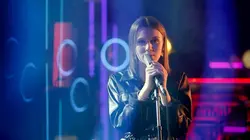 Dans le studio S01E04 Carla