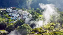 Des volcans et des hommes