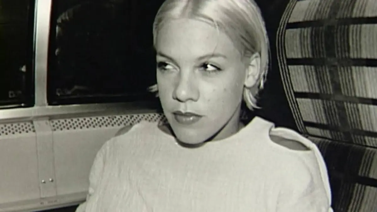 Diary of S05E05 Pink