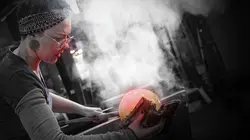 En verre et contre tous Double intention