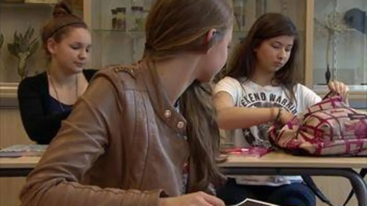 Casting First Years S01E44