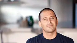 Jeremy Florès Dos au mur