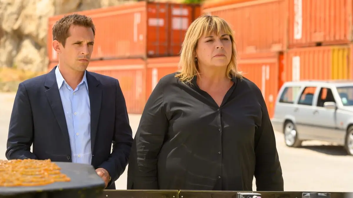 La stagiaire S05E03 Les liens du sang