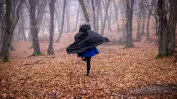 Le truand sort de sa planque