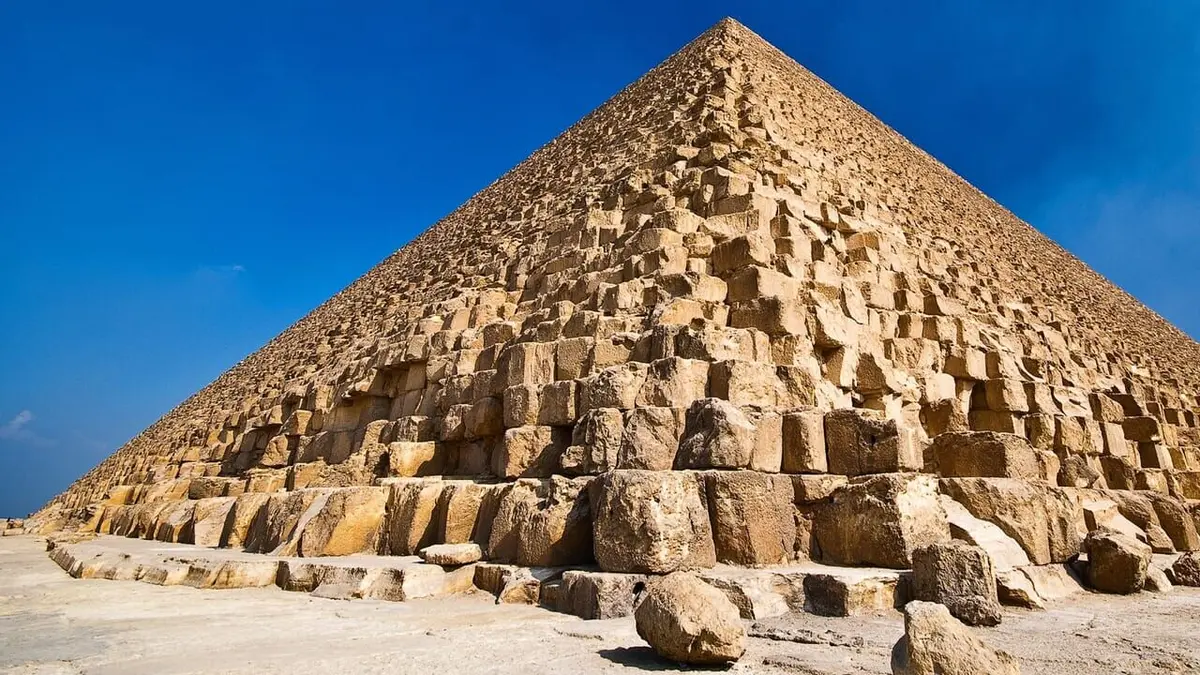 Les Plus Grands Mystères De Lhistoire La Pyramide De Khéops Documentaire Où Regarder Tv 6415