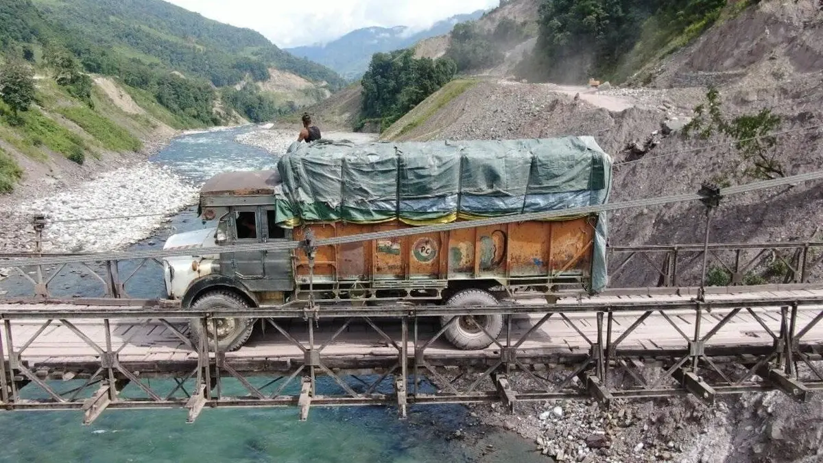 Les Routes De L'impossible S12E00 Brahmapoutre, Les Colères Du Fleuve ...