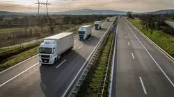 Les routiers : profession chauffeur poids lourd Jeremy et Gisèle et Jennifer