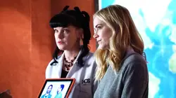 NCIS S14E13 Dos au mur en streaming