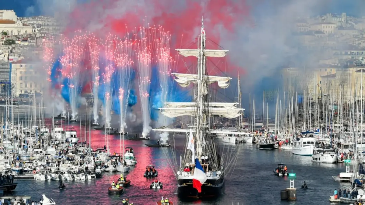 Flamme Olympique en France : vidéo de son arrivée à Marseille.