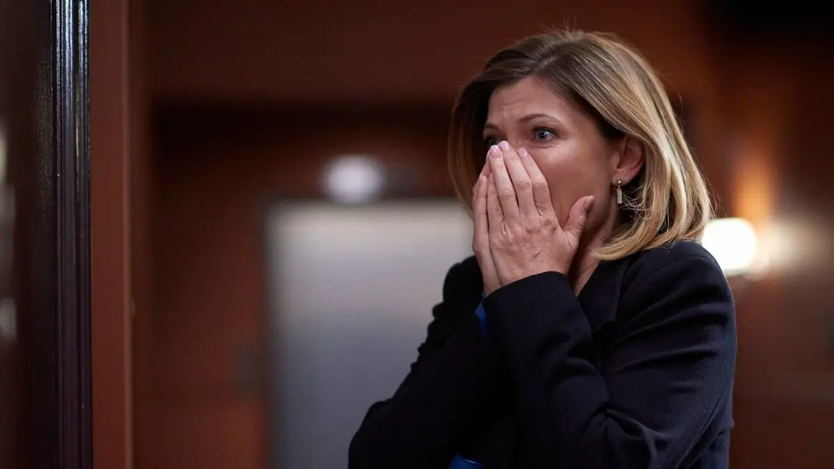 Private Eyes S02E16 Harcèlement en streaming