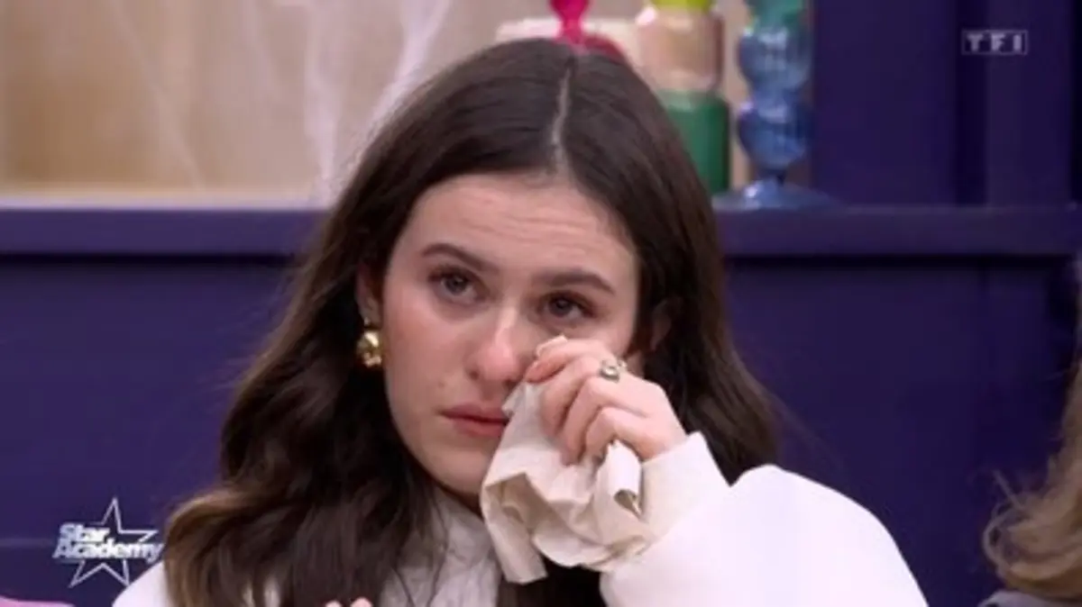 Star Academy 2025 - Jeanne en pleurs pendant le debrief du Top 3 de Marlèhne Schaff