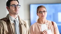 Supergirl S02E01 Le monde à ses pieds