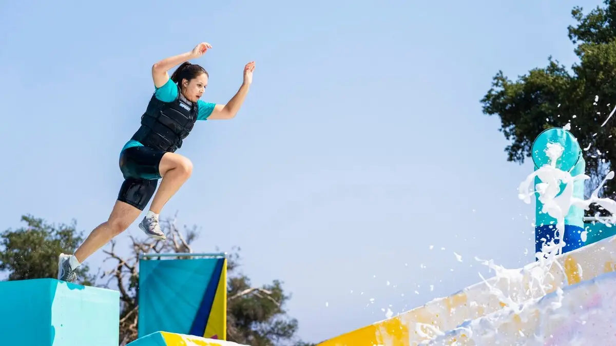 Total Wipeout S09E01 Plongeons et sentiments