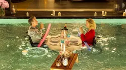 Tout le monde debout