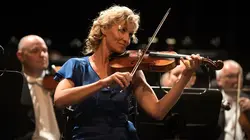 Tout le monde debout