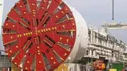 Tunnel du Gothard: géant sous les Alpes Géant sous les Alpes