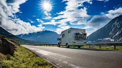 Un camping-car à tout prix S07E01 Les enfants d'abord