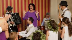 Une famille formidable S09E02 La guerre des chefs