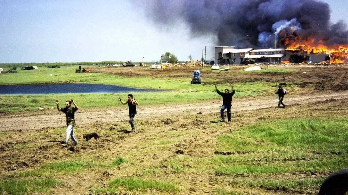 Waco : une secte assiégée E02