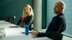 White Sands S01E04 La course